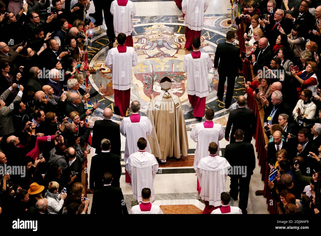 Le pape François a créé 17 nouveaux cardinaux à la basilique Saint-Pierre au Vatican le 19 novembre 2016, au cours d'une consistoire publique ordinaire. Photo par ABACAPRESS.COM Banque D'Images Le pape François a créé 17 nouveaux cardinaux à la basilique Saint-Pierre au Vatican le 19 novembre 2016, au cours d'une consistoire publique ordinaire. Photo par ABACAPRESS.COM Banque D'Images