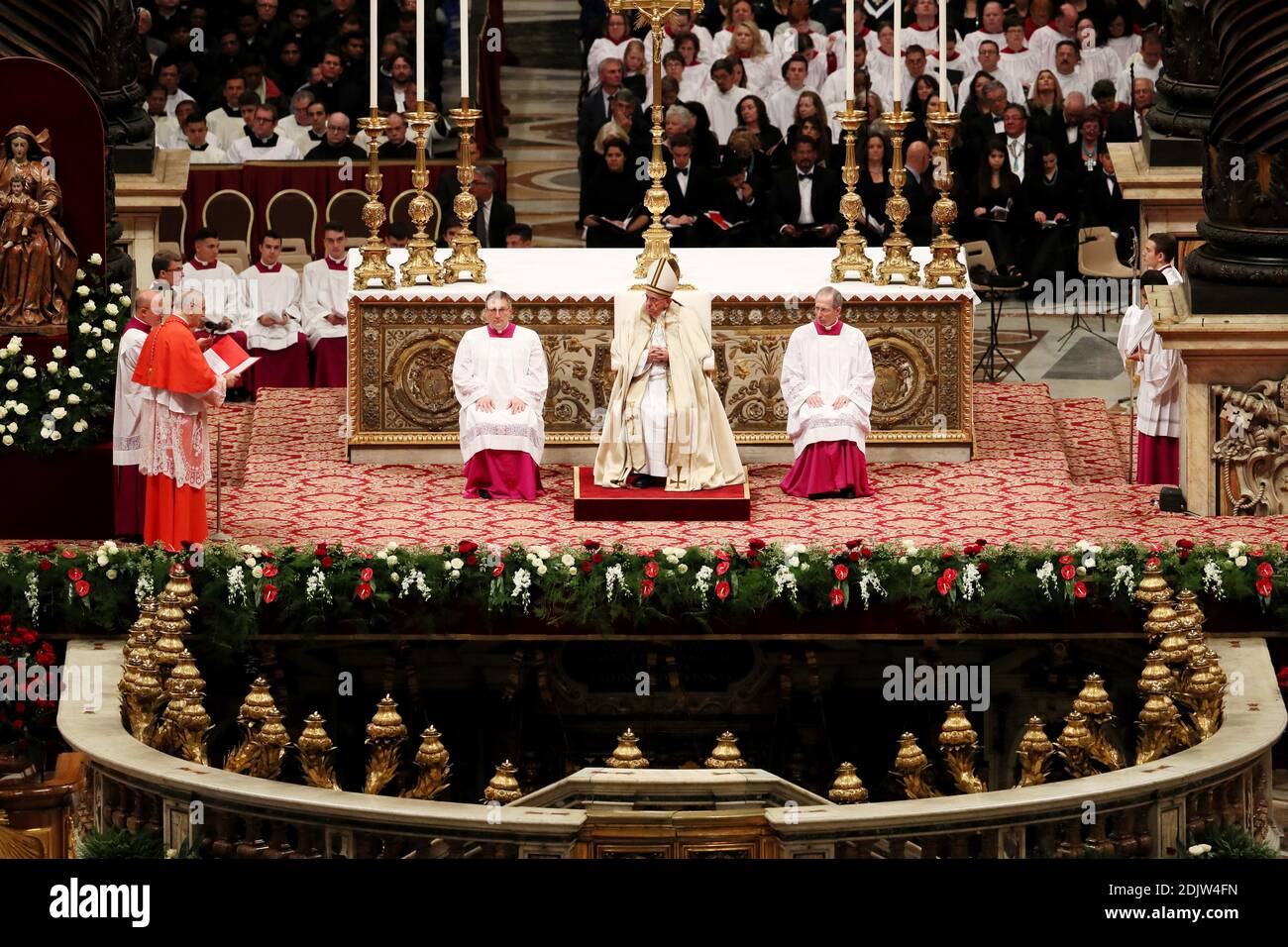 Le pape François a créé 17 nouveaux cardinaux à la basilique Saint-Pierre au Vatican le 19 novembre 2016, au cours d'une consistoire publique ordinaire. Photo par ABACAPRESS.COM Banque D'Images Le pape François a créé 17 nouveaux cardinaux à la basilique Saint-Pierre au Vatican le 19 novembre 2016, au cours d'une consistoire publique ordinaire. Photo par ABACAPRESS.COM Banque D'Images