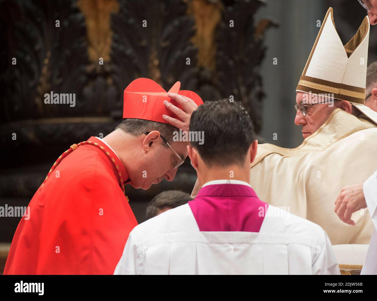 Le pape François nomme le nouveau cardinal Sergio DA ROCHA du Brésil, lors d'un consistoire public ordinaire dans la basilique Saint-Pierre au Vatican, le 19 novembre 2016. Le pape François a créé 17 nouveaux cardinaux. Photo par ABACAPRESS.COM Banque D'Images Le pape François nomme le nouveau cardinal Sergio DA ROCHA du Brésil, lors d'un consistoire public ordinaire dans la basilique Saint-Pierre au Vatican, le 19 novembre 2016. Le pape François a créé 17 nouveaux cardinaux. Photo par ABACAPRESS.COM Banque D'Images