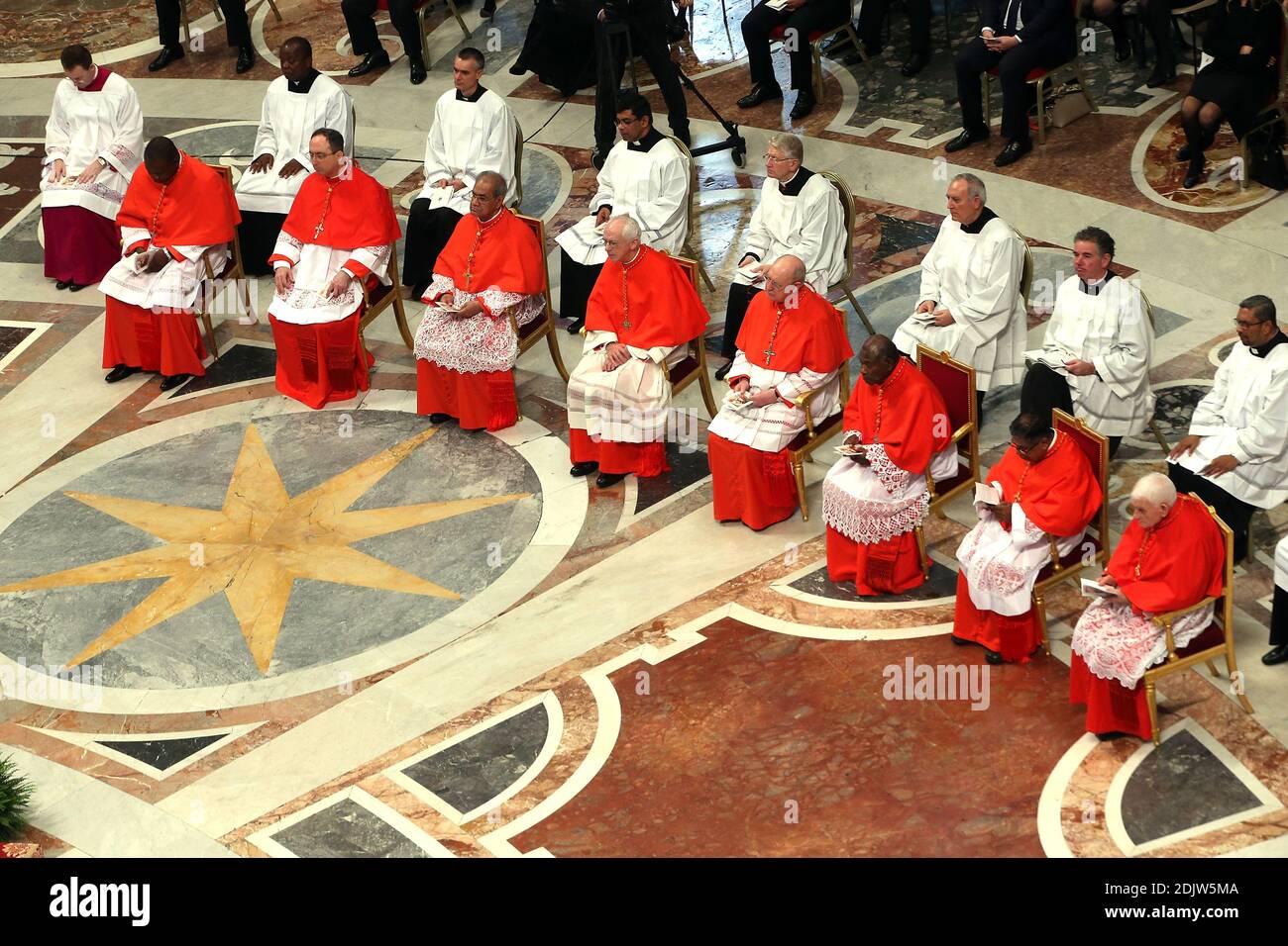 Le pape François a créé 17 nouveaux cardinaux à la basilique Saint-Pierre au Vatican le 19 novembre 2016, au cours d'une consistoire publique ordinaire. Photo par ABACAPRESS.COM Banque D'Images Le pape François a créé 17 nouveaux cardinaux à la basilique Saint-Pierre au Vatican le 19 novembre 2016, au cours d'une consistoire publique ordinaire. Photo par ABACAPRESS.COM Banque D'Images