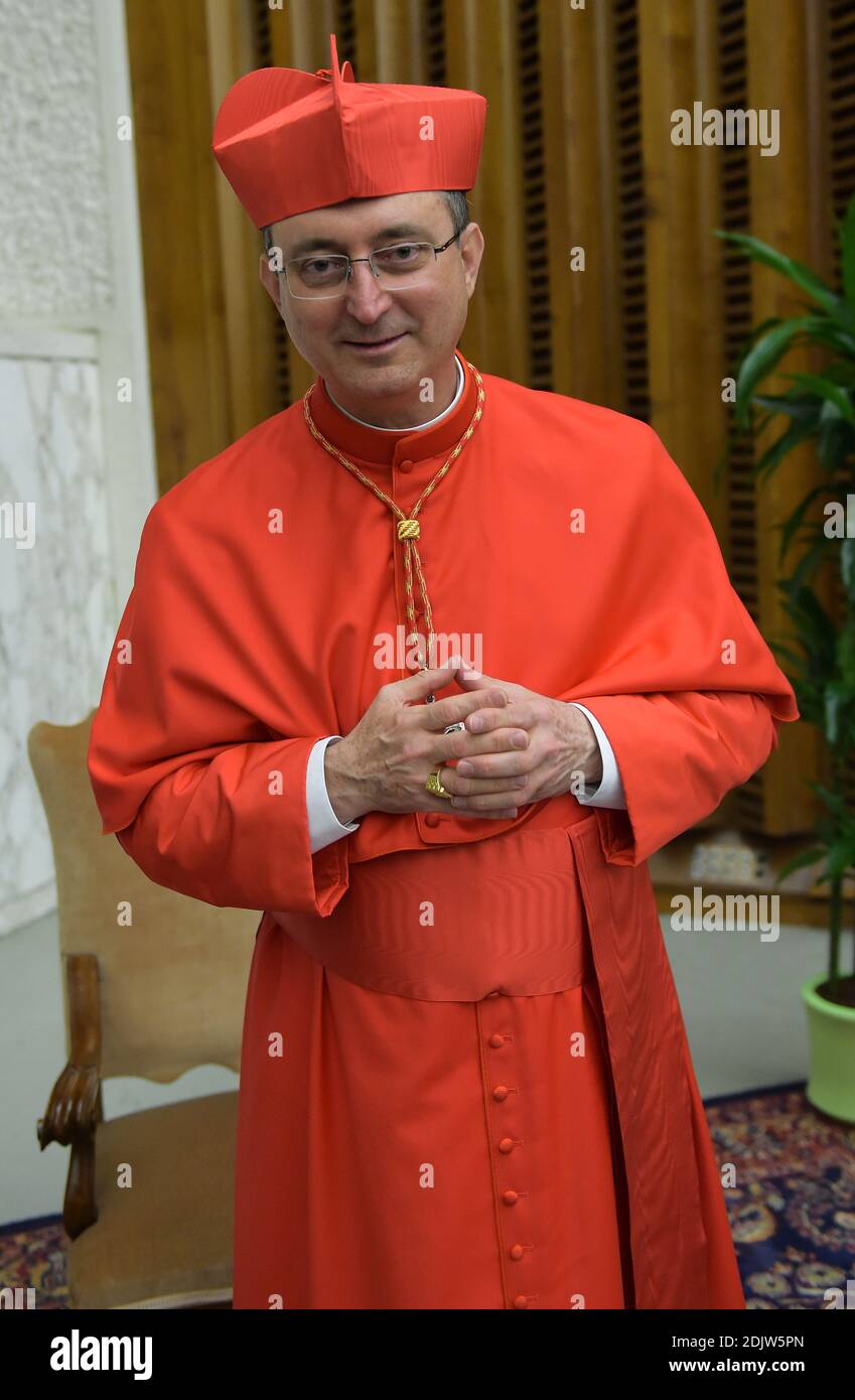 Le cardinal nouvellement élevé Sergio DA ROCHA du Brésil assiste à une visite de courtoisie à la suite d'un consistoire le 19 novembre 2016 à la salle d'audience de Paul VI au Vatican. Le pape François a créé 17 nouveaux cardinaux du monde entier. Photo par Eric Vandeville/ABACAPRESS.COM Banque D'Images Le cardinal nouvellement élevé Sergio DA ROCHA du Brésil assiste à une visite de courtoisie à la suite d'un consistoire le 19 novembre 2016 à la salle d'audience de Paul VI au Vatican. Le pape François a créé 17 nouveaux cardinaux du monde entier. Photo par Eric Vandeville/ABACAPRESS.COM Banque D'Images