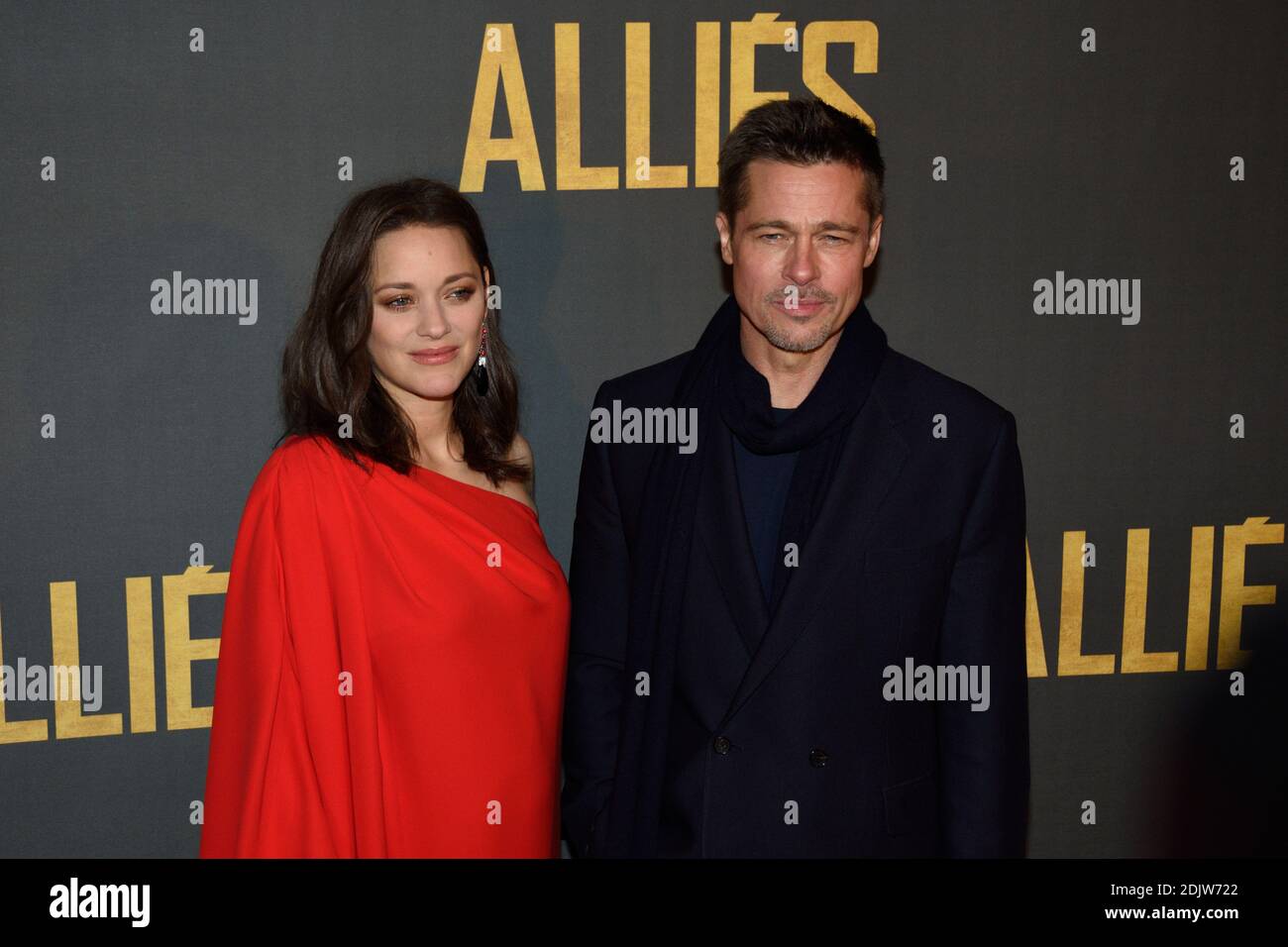 Brad Pitt, Marion Cotillard participe à la première « Allied - Allies ...