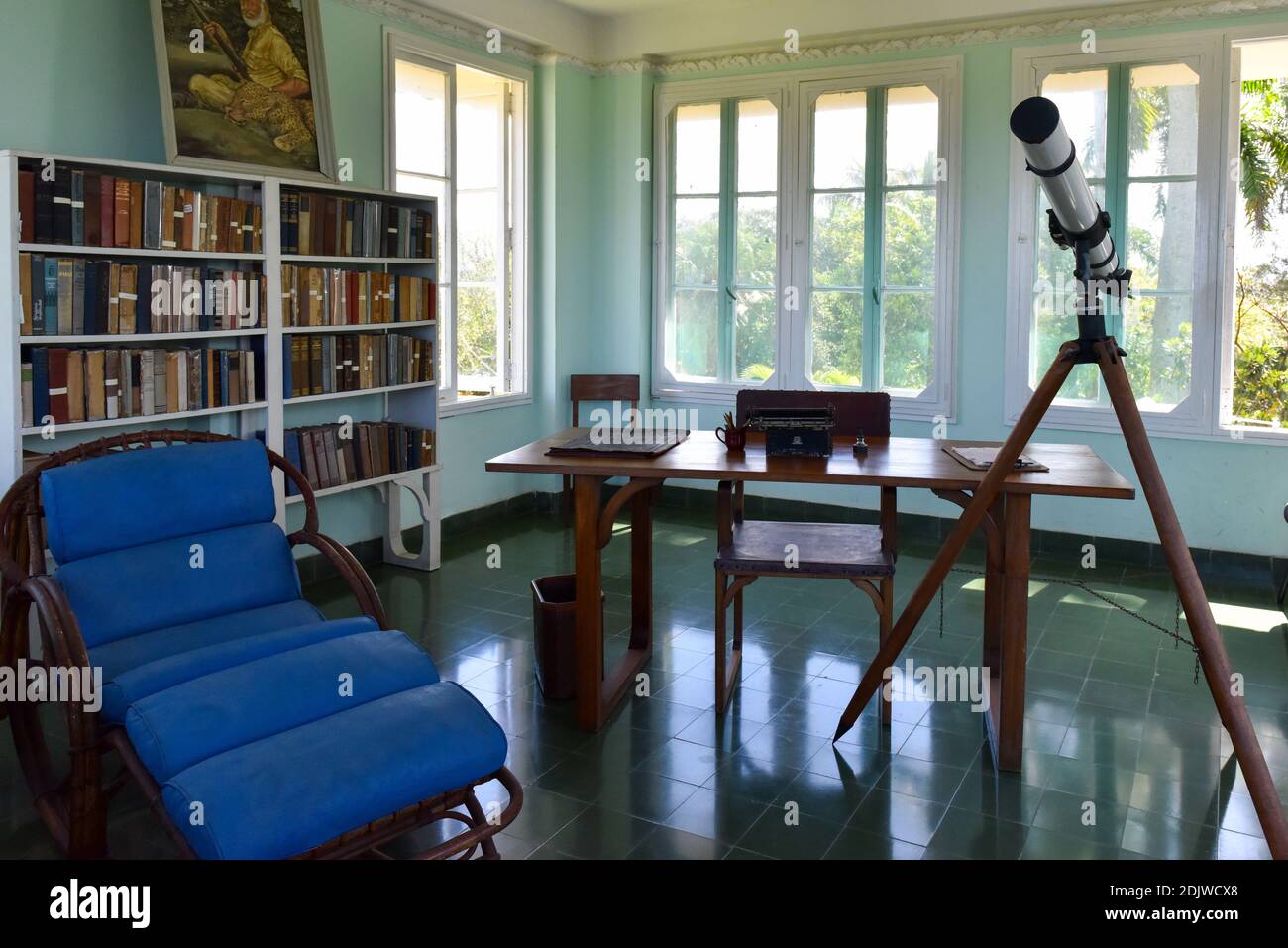 Finca Vigía est une maison à San Francisco de Paula Ward à la Havane, Cuba qui était autrefois la résidence de l'écrivain américain célèbre Ernest Hemingway et qui a depuis été transformé en musée. Banque D'Images