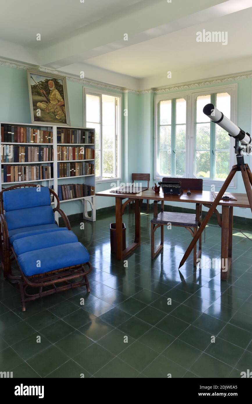 Finca Vigía est une maison à San Francisco de Paula Ward à la Havane, Cuba qui était autrefois la résidence de l'écrivain américain célèbre Ernest Hemingway et qui a depuis été transformé en musée. Banque D'Images