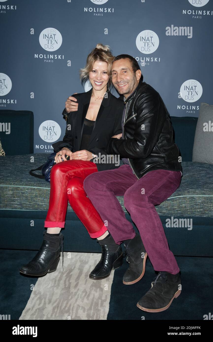 Tristane Banon et Zinedine Soualem participant à la première de l'exposition « Inattendus de Nolinski, VIBRATIONS » de Stefanie Renoma, qui s'est tenue à l'hôtel Nolinski à Paris, en France, le 24 novembre 2016. Photo de Nicolas Genin/ABACAPRESS.COM Banque D'Images