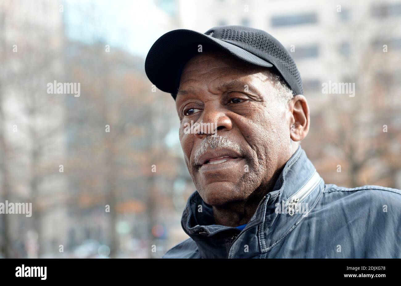 L'acteur Danny Glover se joint aux travailleurs contractuels fédéraux en grève lors de leur rassemblement pour tenir le président élu Donald Trump responsable de tenir sa promesse aux travailleurs à Washington, DC, le 7 décembre 2016. Photo par Olivier Douliery/ABACA Banque D'Images