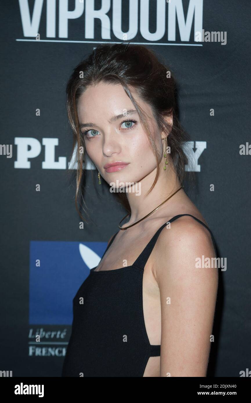 CoverGirl Myrtille Revemont assister à la fête pour le nouveau magazine