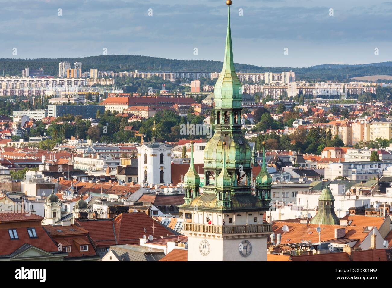 Brno (Brünn), Vieille ville avec la tour de l'ancien Hôtel de ville, nouveaux immeubles d'appartements dans la vieille ville, Jihomoravsky, Südmähren, Moravie du Sud, Tchèque Banque D'Images