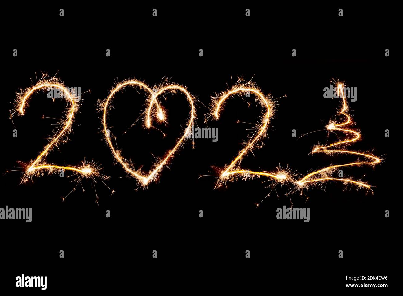 2021 écrit avec feu d'artifice Sparkle sur fond noir, heureux nouveau concept année 2021. Banque D'Images