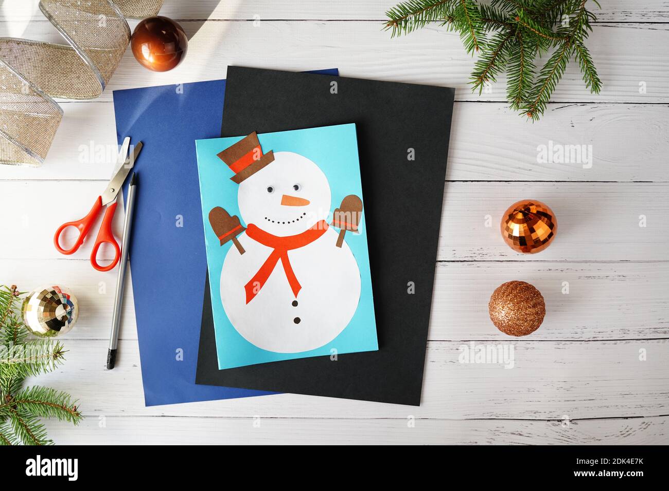 Instructions Etape Par Etape Avec Photo De Carte De Vœux Avec Bonhomme De Neige Fait A La Main Pour Les Enfants Concept Diy Etape 3 Photo Stock Alamy Instructions Etape Par Etape Avec Photo De Carte De Vœux Avec Bonhomme De Neige Fait A La Main Pour Les Enfants Concept Diy Etape 3 Photo Stock Alamy