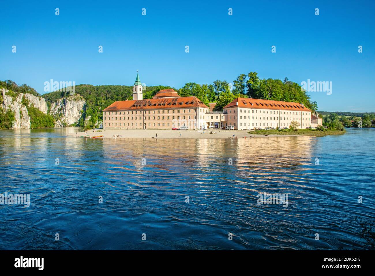 Allemagne, Bavière, Weltenburg. Vue sur le Danube jusqu'à l'abbaye de Weltenburg Banque D'Images