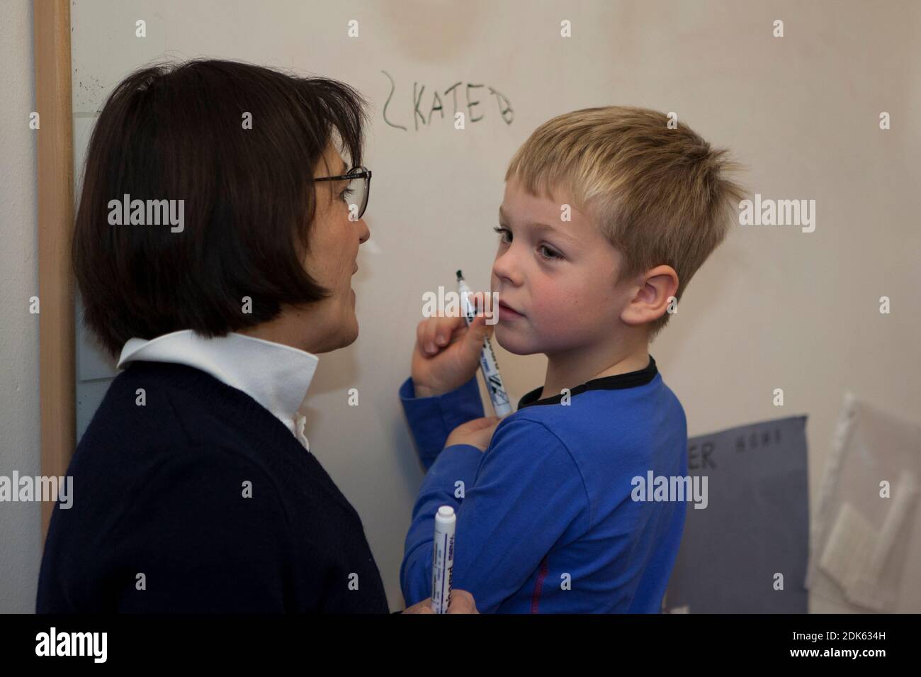 Enfants dans un jardin d'enfants. Banque D'Images