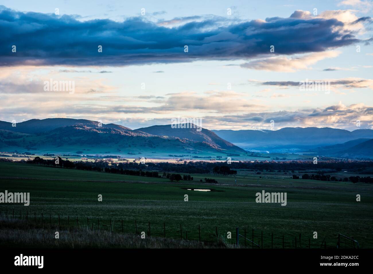 Vue panoramique du domaine agricole contre le ciel Banque D'Images