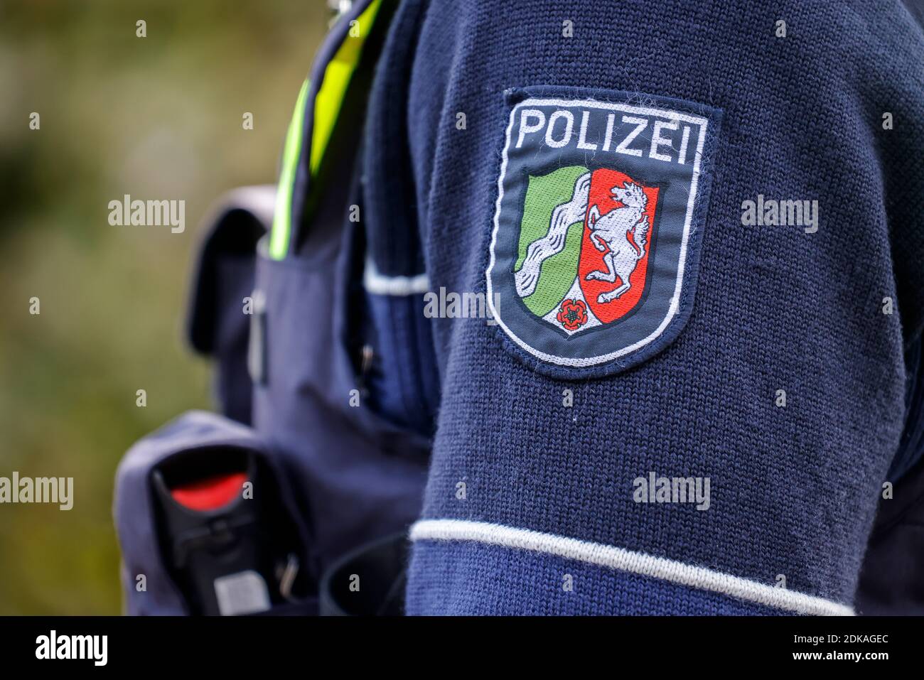 Neuss, Rhénanie-du-Nord-Westphalie, Allemagne - police NRW, détail de la police lettrage avec les armoiries NRW. Banque D'Images