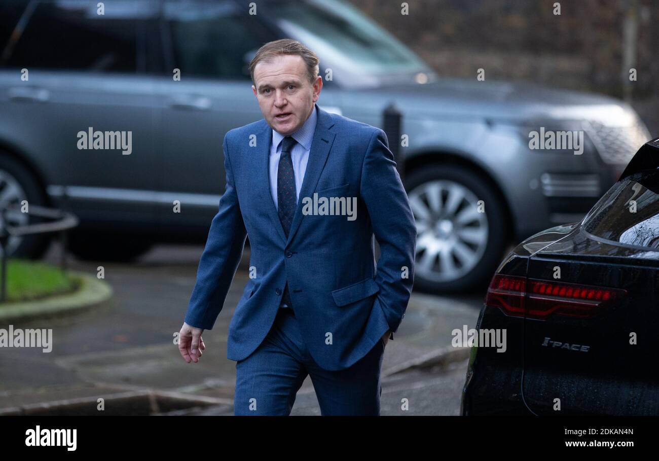 Londres, Royaume-Uni. 15 décembre 2020. George Ejustice, secrétaire d'État à l'Environnement, à l'alimentation et aux Affaires rurales, arrive à la réunion du Cabinet. Crédit : Mark Thomas/Alay Live News Banque D'Images