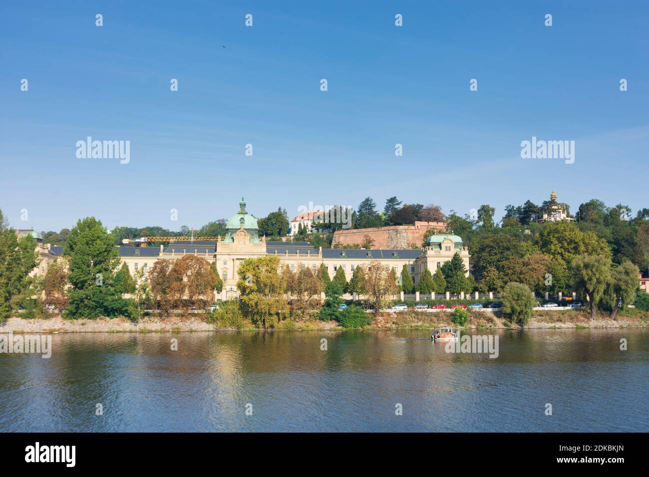 Praha, Straka Academy (en tchèque, Strakova akademie) comme siège du Gouvernement de la République tchèque, la Vltava à Mala Strana, la petite ville, Praha, Prag, Prague, Tchèque Banque D'Images