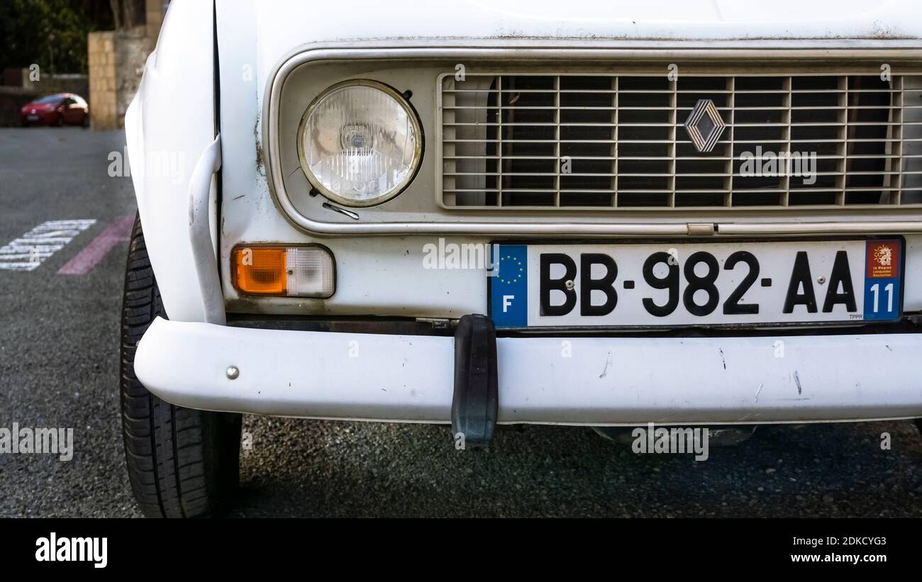 Détail d'une Renault 4 GTL (1978-1992, 1108 cm³ avec 34 ch) à Lagrasse. Banque D'Images