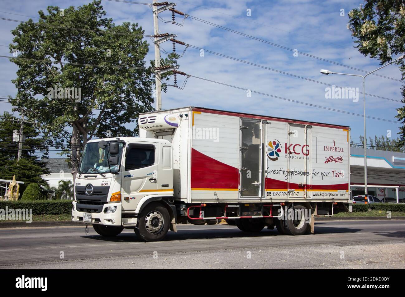 Chiangmai, Thaïlande - novembre 13 2020 : camion à conteneurs du Groupe KCG Kim Chua. Photo sur la route n°1001 à environ 8 km du centre ville, thaïlande. Banque D'Images