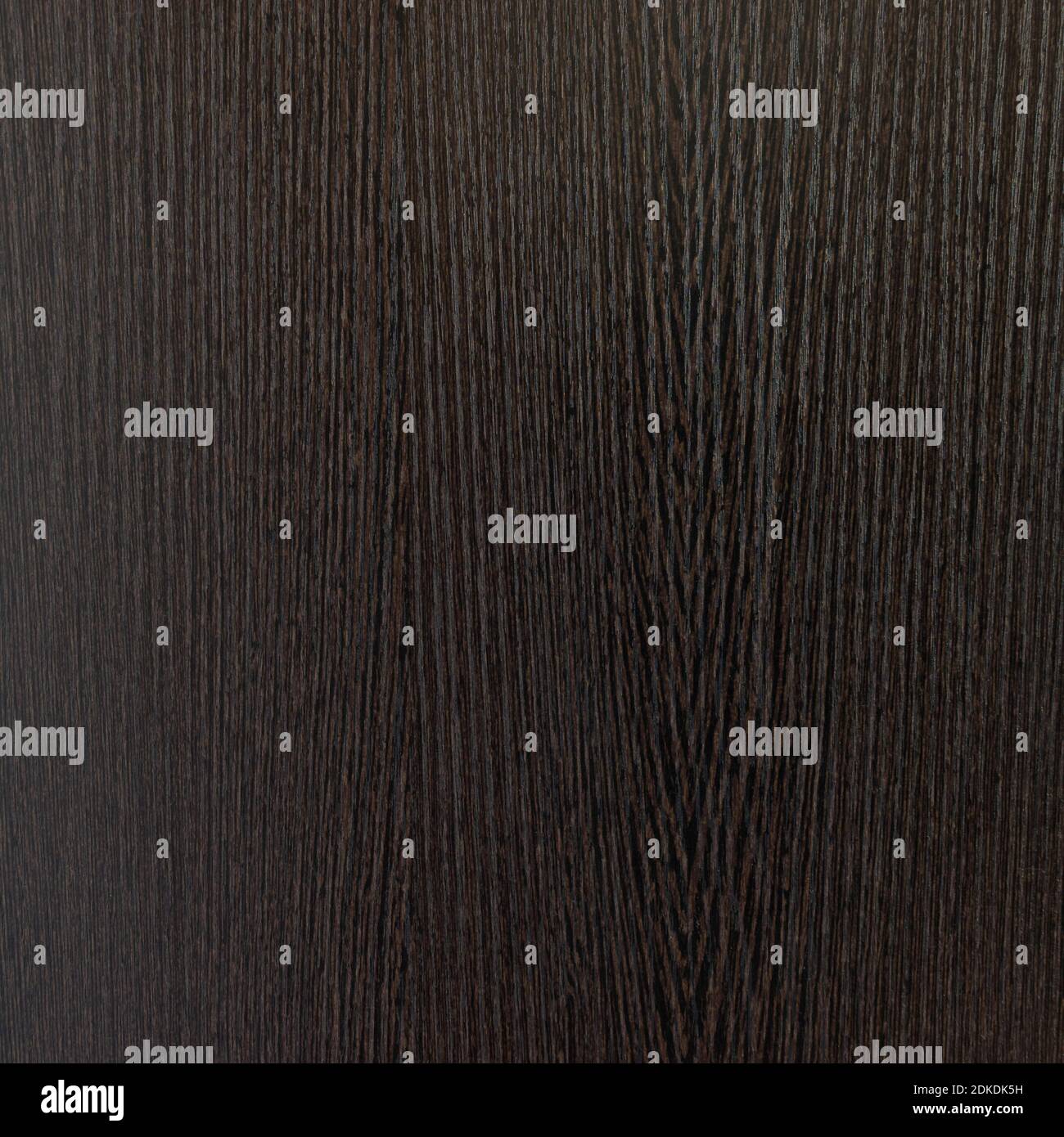 Texture de fond en bois brun foncé gros plan, fond et surface de mobilier de l'armoire, de la table et de la porte Banque D'Images