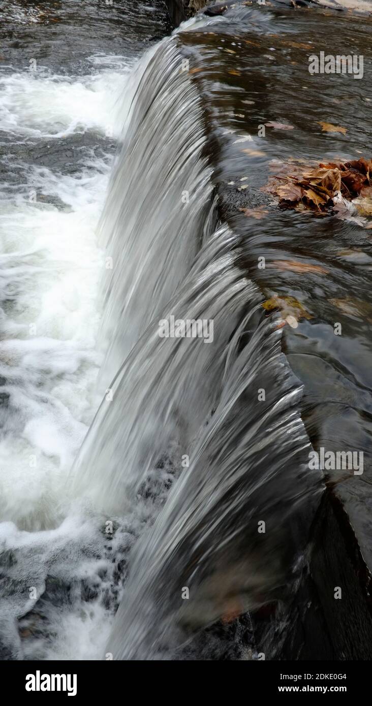 Réservoir d'Ashokan, ruisseau Esopus, feuilles d'automne Banque D'Images