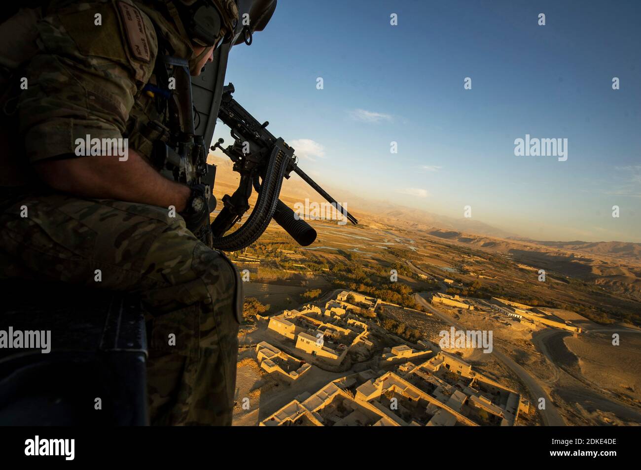 AFGHANISTAN - 23 mars 2015 - un parasecouriste de la Force aérienne des États-Unis, 83e Escadron de sauvetage expéditionnaire, lors d'une mission près de la base aérienne de Bagram en Afghanistan - Ph Banque D'Images