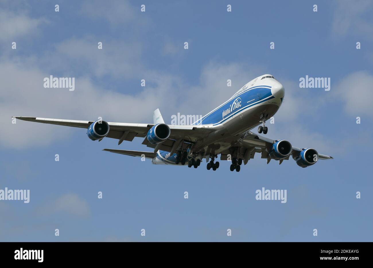 Boeing 747-8F cargo, à l'approche de l'aéroport East Midlands, au Royaume-Uni, en septembre 2020. Banque D'Images