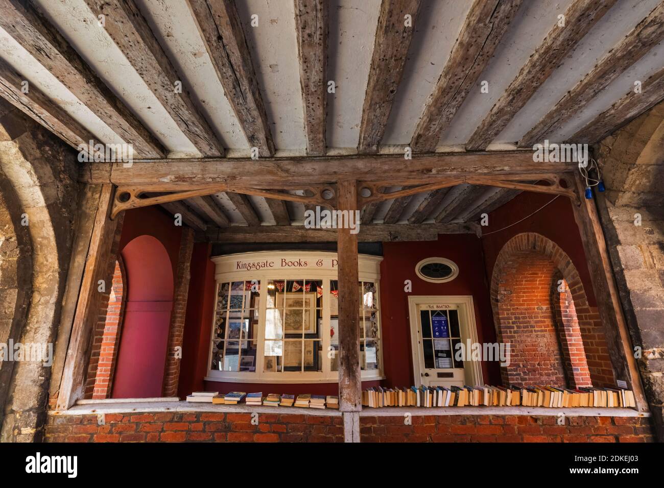 Angleterre, Hampshire, Winchester, Kingsgate, The Historic Kingsgate Books and Prints Shop Banque D'Images