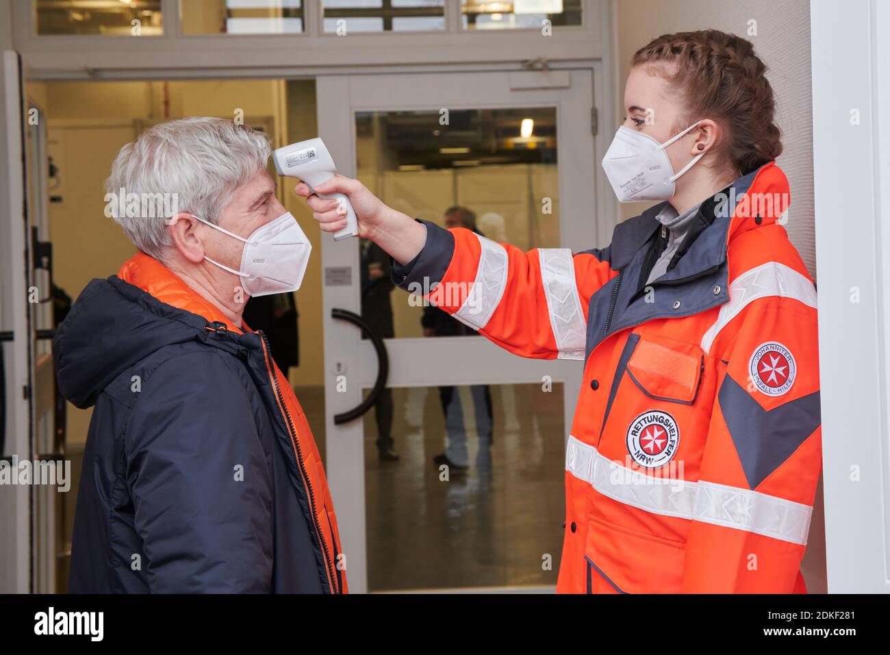 Covid19 Impfzentrum der Stadt Essen in einer Messehalle eingerichtet mit Beteilingung verschiedenster Hilfsorganizationen Banque D'Images