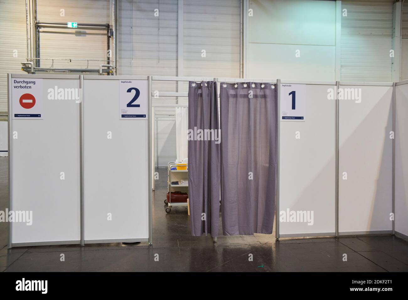 Covid19 Impfzentrum der Stadt Essen in einer Messehalle eingerichtet mit Beteilingung verschiedenster Hilfsorganizationen Banque D'Images