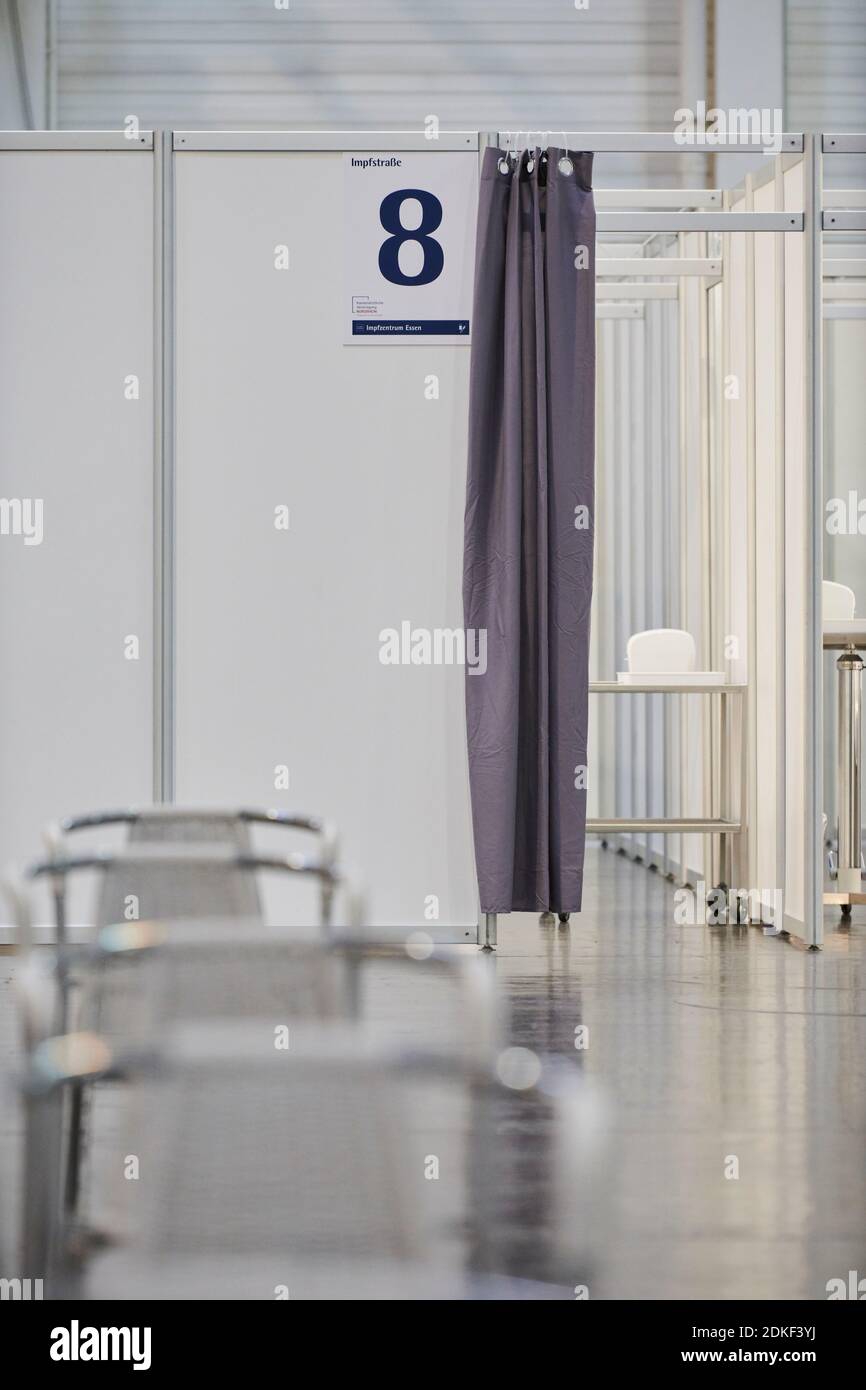 Covid19 Impfzentrum der Stadt Essen in einer Messehalle eingerichtet mit Beteilingung verschiedenster Hilfsorganizationen Banque D'Images