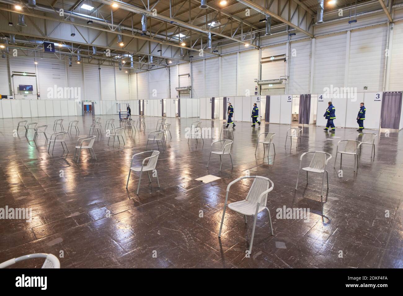 Covid19 Impfzentrum der Stadt Essen in einer Messehalle eingerichtet mit Beteilingung verschiedenster Hilfsorganizationen Banque D'Images