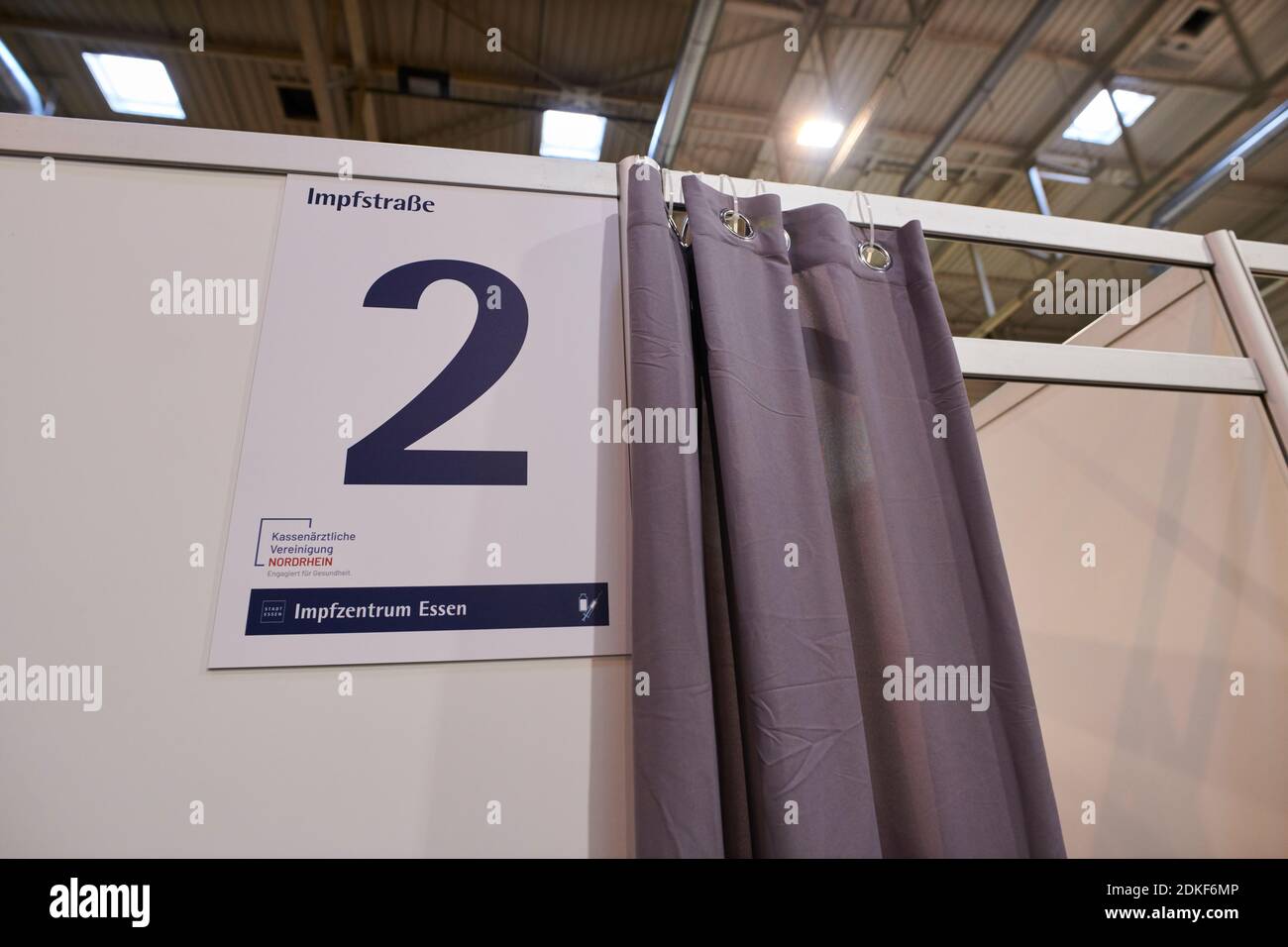 Covid19 Impfzentrum der Stadt Essen in einer Messehalle eingerichtet mit Beteilingung verschiedenster Hilfsorganizationen Banque D'Images