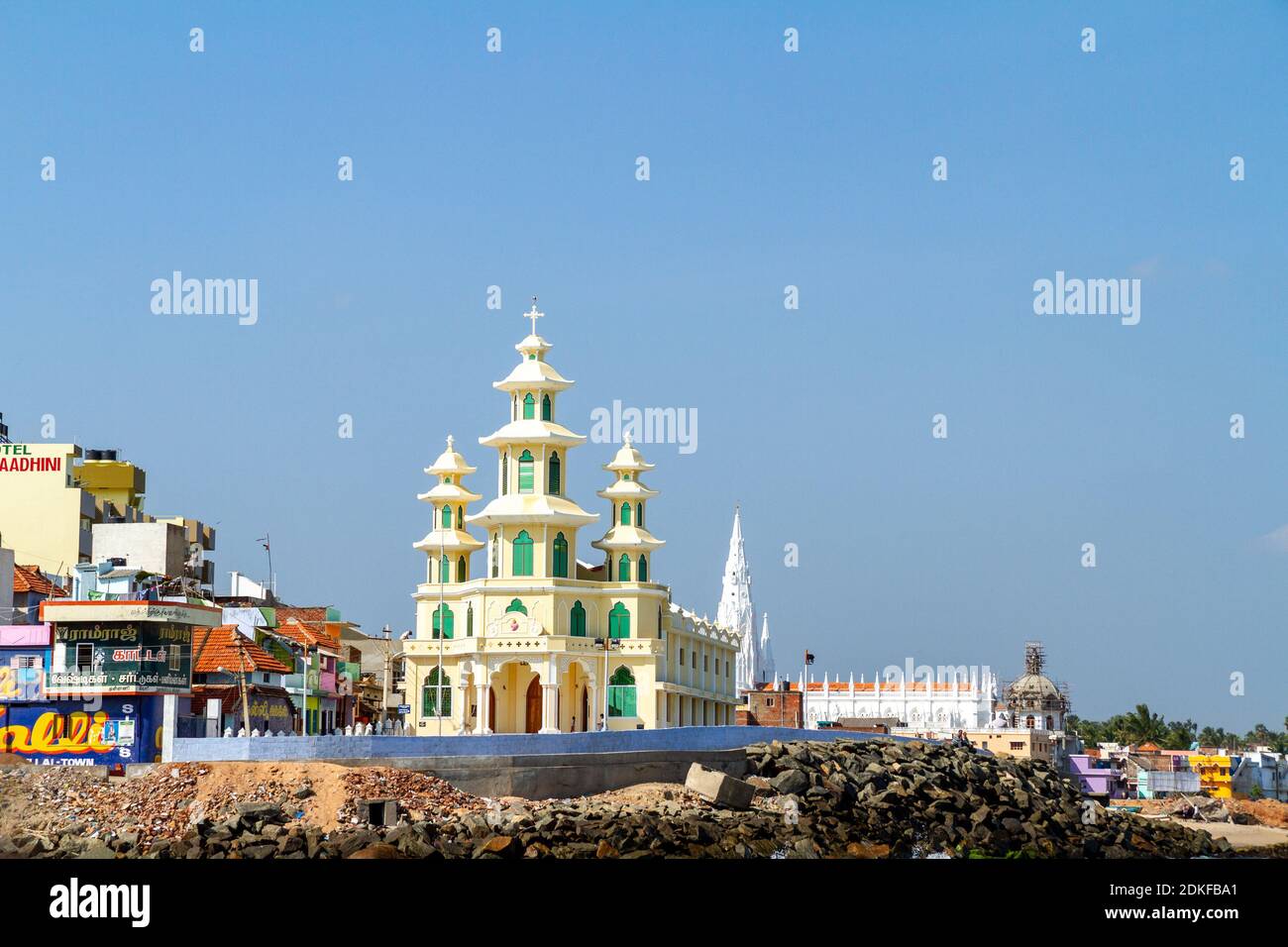 Kanyakumari, Inde - 20 janvier 2012 : Église Saint-Roch et Église notre-Dame de Ransom au bord de la mer dans le Kanyakumari, au point le plus méridional de l'Inde, FO Banque D'Images