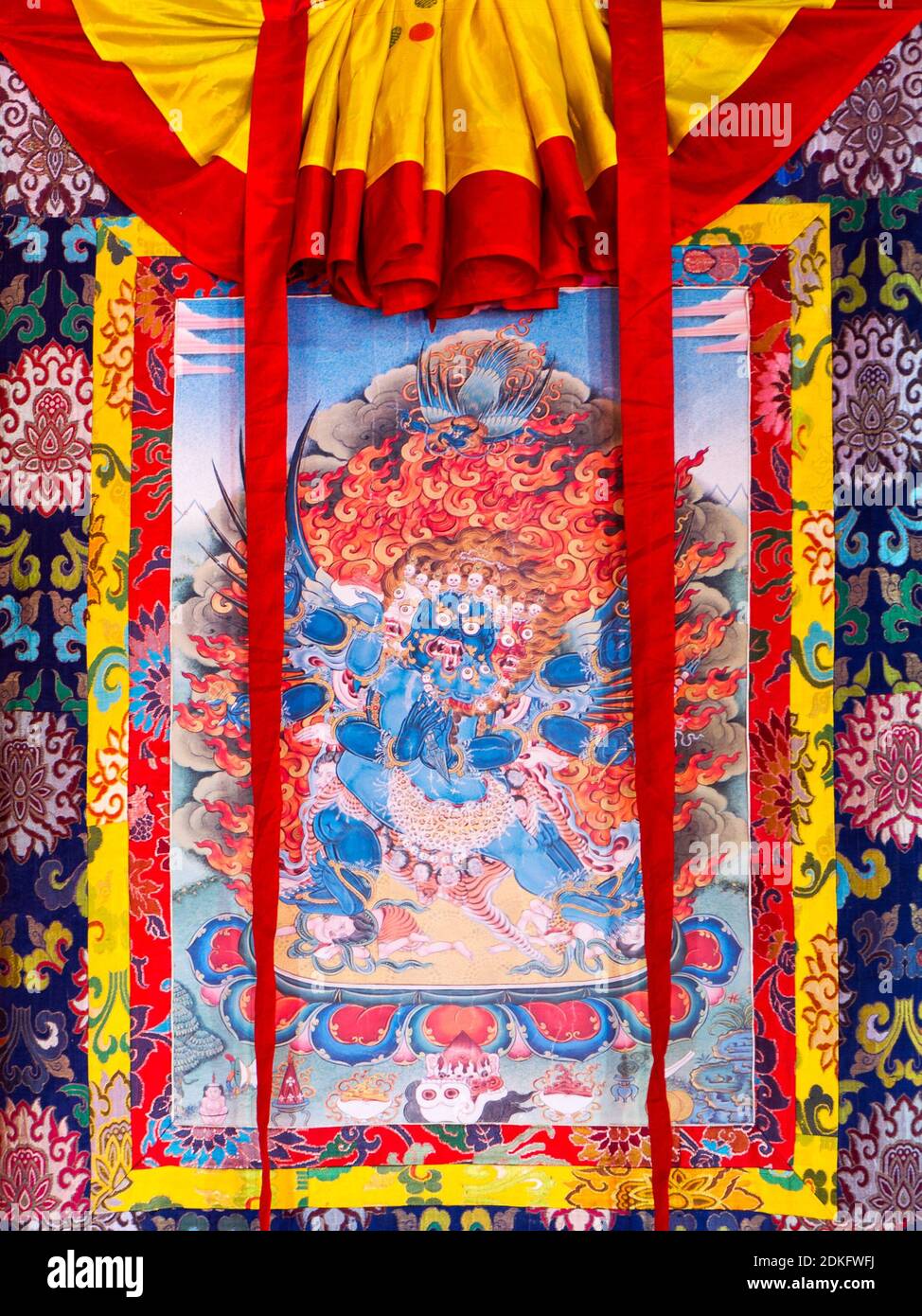 Gangtok, Inde - 27 décembre 2011 : Thangka bouddhiste - une peinture bouddhiste tibétaine sur coton, ou applique de soie - dans un monastère à Gangtok, Sikkim, in Banque D'Images