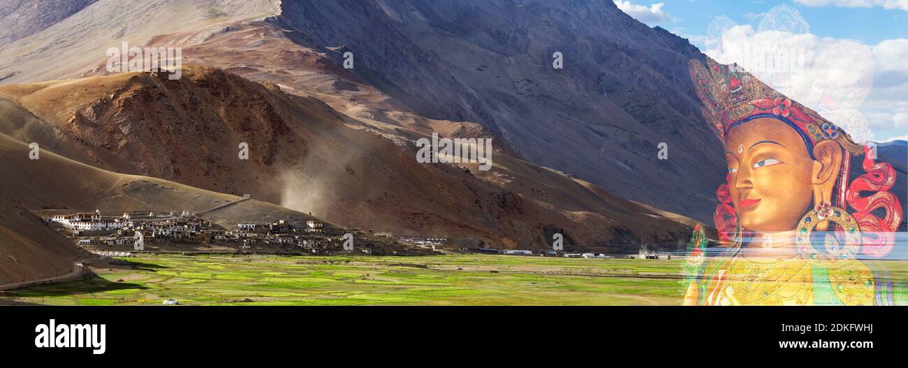 Le panorama en double exposition du monastère de Korzok et du village avec Bouddha Maitreya face du monastère de Namgyal Tsemo, Leh, Laddakh, Jammu et Kashm Banque D'Images