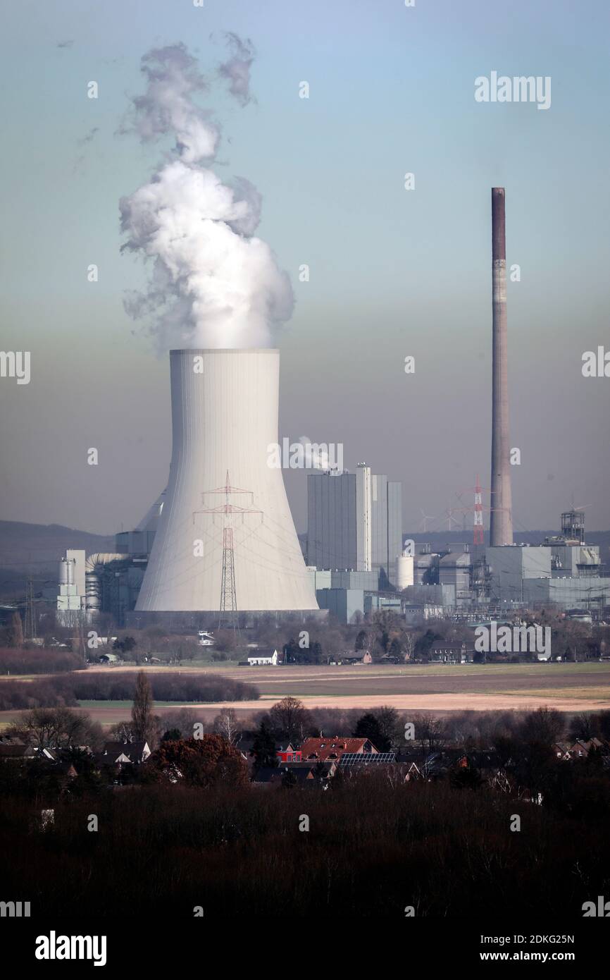 Duisburg, région de la Ruhr, Rhénanie-du-Nord-Westphalie, Allemagne - STEAG Heizkraftwerk Walsum, la centrale électrique de Walsum est une centrale au charbon dur de Duisburg-Walsum et est située sur le site de l'ancienne mine de Walsum directement sur le Rhin. Banque D'Images