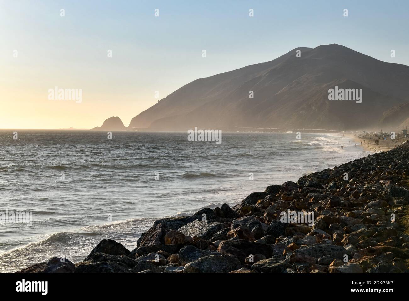 Pacific Coast Highway et Sycamore Cove Beach au nord de Malibu et Los Angeles, dans le sud de la Californie. Banque D'Images