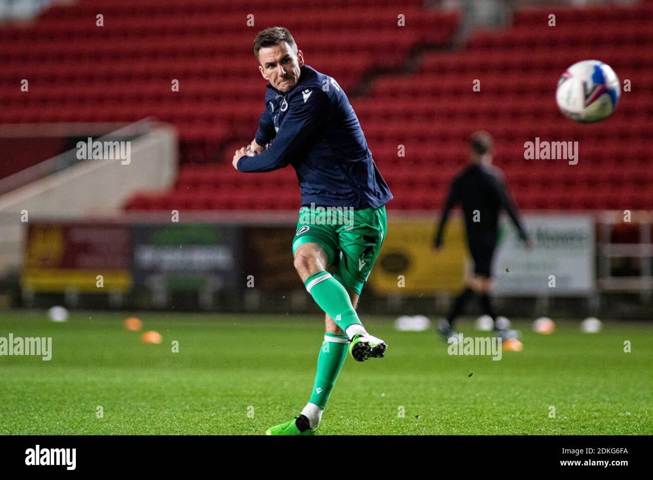 Bristol, Royaume-Uni. 15 décembre 2020. Jed Wallace de Millwall pendant l'échauffement de la premmatch. EFL Skybet Championship Match, Bristol City v Millwall au stade Ashton Gate à Bristol, Avon, le mardi 15 décembre 2020. Cette image ne peut être utilisée qu'à des fins éditoriales. Utilisation éditoriale uniquement, licence requise pour une utilisation commerciale. Aucune utilisation dans les Paris, les jeux ou les publications d'un seul club/ligue/joueur. photo de Lewis Mitchell/Andrew Orchard sports Photography/Alamy Live News crédit: Andrew Orchard sports Photography/Alamy Live News Banque D'Images