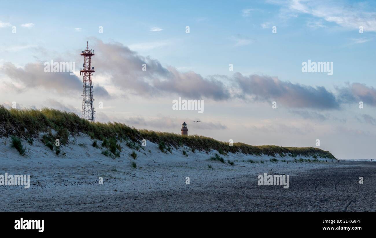 Allemagne, Mecklembourg-Poméranie occidentale, Prerow, Darßer Ort avec mât émetteur et phare, Mer Baltique Banque D'Images