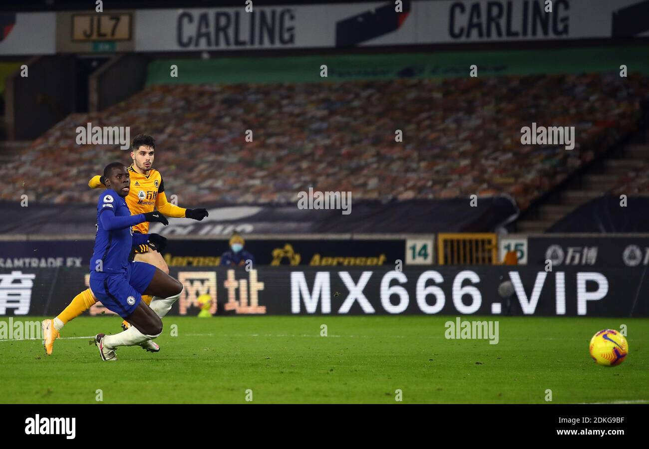 Pedro Neto de Wolverhampton Wanderers marque le deuxième but de son côté lors du match de la Premier League à Molineux, Wolverhampton. Banque D'Images Pedro Neto de Wolverhampton Wanderers marque le deuxième but de son côté lors du match de la Premier League à Molineux, Wolverhampton. Banque D'Images