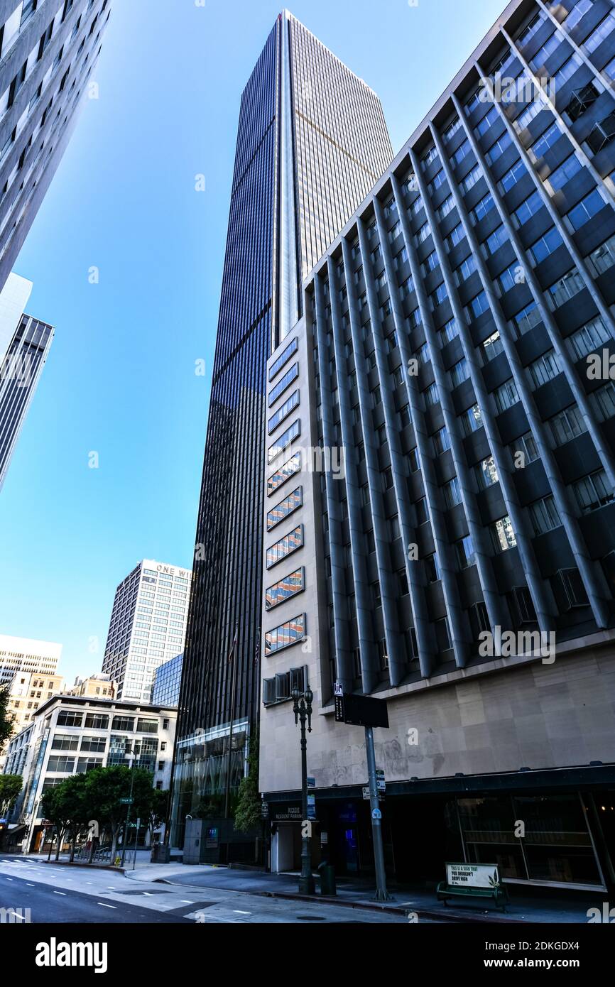 Los Angeles, California - Aug 26, 2020: AON Center in downtown Los Angeles, California. Banque D'Images