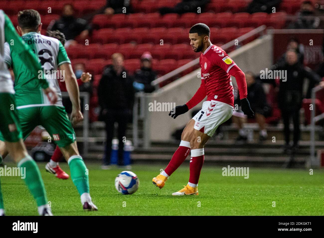 Bristol, Royaume-Uni. 15 décembre 2020. Nahki Wells de Bristol City en action contre Millwall. EFL Skybet Championship Match, Bristol City v Millwall au stade Ashton Gate à Bristol, Avon, le mardi 15 décembre 2020. Cette image ne peut être utilisée qu'à des fins éditoriales. Utilisation éditoriale uniquement, licence requise pour une utilisation commerciale. Aucune utilisation dans les Paris, les jeux ou les publications d'un seul club/ligue/joueur. photo de Lewis Mitchell/Andrew Orchard sports Photography/Alamy Live News crédit: Andrew Orchard sports Photography/Alamy Live News Banque D'Images