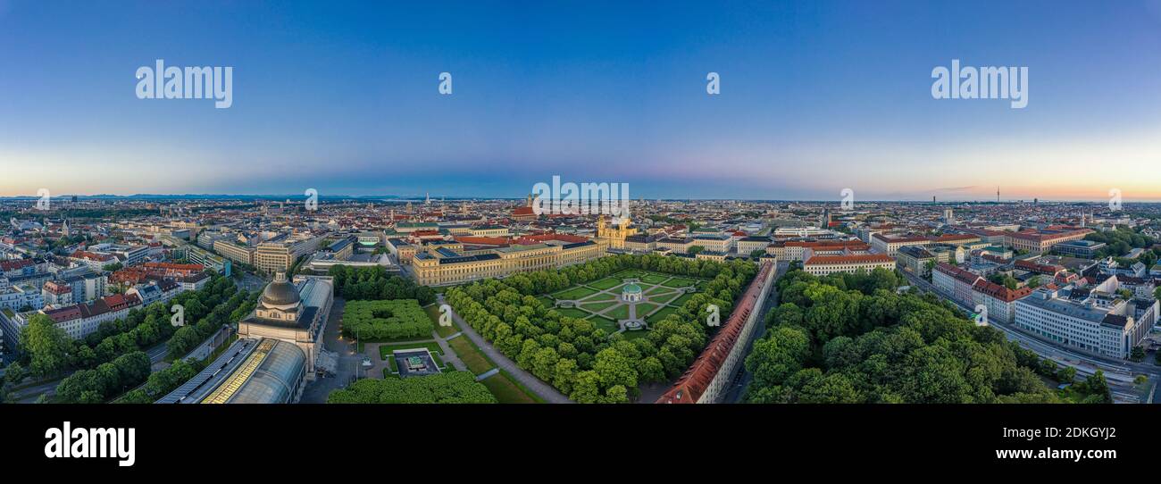 Belle vue aérienne sur la ville bavaroise de munich au lever du soleil Banque D'Images
