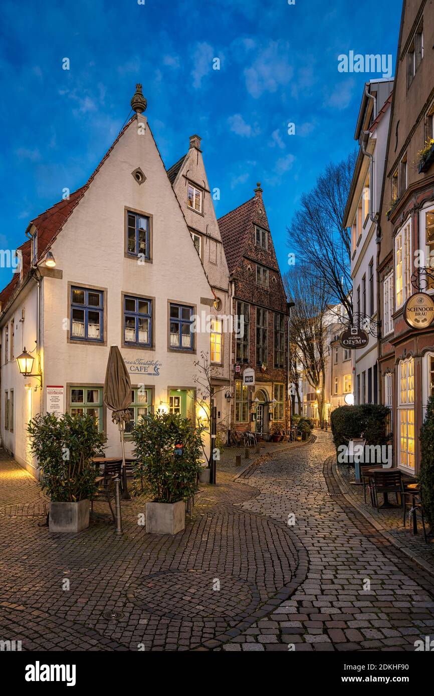 Quartier historique de Schnoor à Brême, Allemagne la nuit Banque D'Images