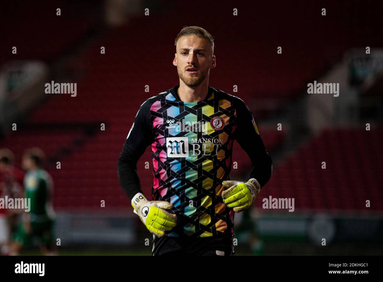 Bristol, Royaume-Uni. 15 décembre 2020. Daniel Bentley, gardien de but de Bristol City, regarde dessus. EFL Skybet Championship Match, Bristol City v Millwall au stade Ashton Gate à Bristol, Avon, le mardi 15 décembre 2020. Cette image ne peut être utilisée qu'à des fins éditoriales. Utilisation éditoriale uniquement, licence requise pour une utilisation commerciale. Aucune utilisation dans les Paris, les jeux ou les publications d'un seul club/ligue/joueur. photo de Lewis Mitchell/Andrew Orchard sports Photography/Alamy Live News crédit: Andrew Orchard sports Photography/Alamy Live News Banque D'Images