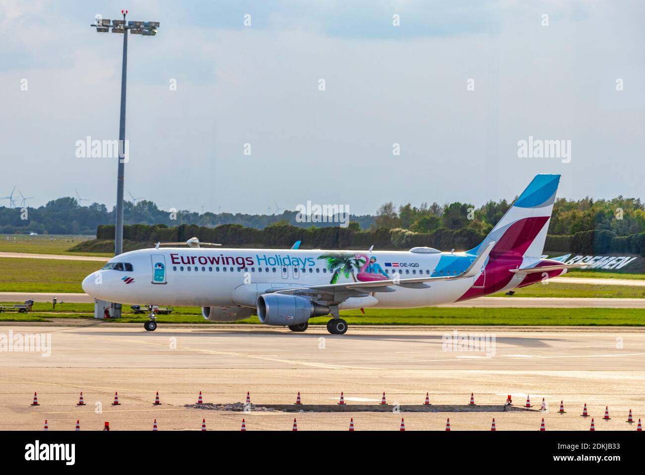 L'avion Eurowings avant le décollage à l'aéroport de Brême Allemagne. Banque D'Images