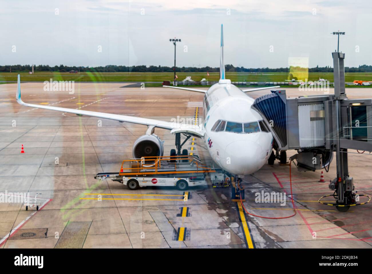 L'avion Eurowings avant le décollage à l'aéroport de Brême Allemagne. Banque D'Images