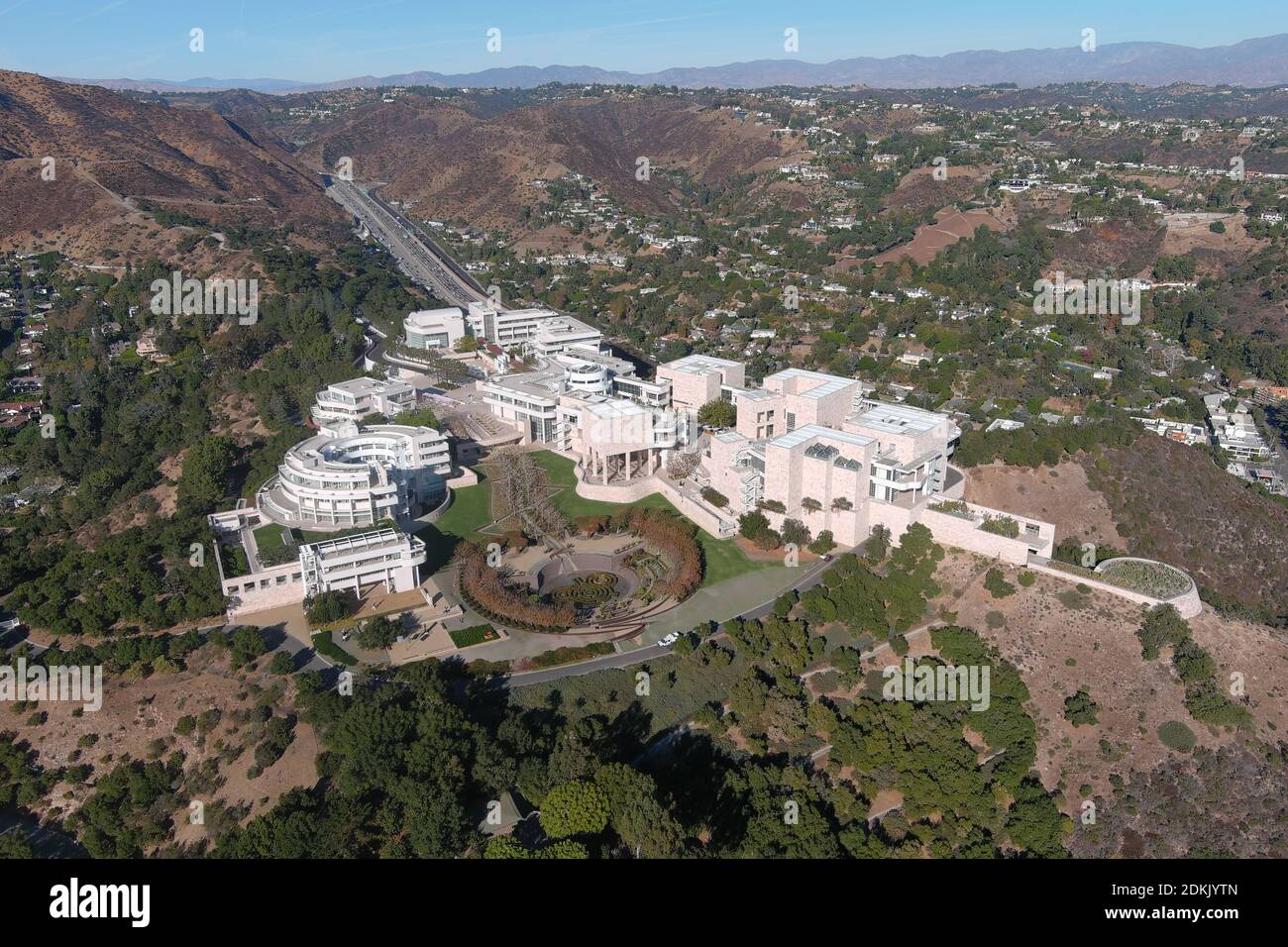 Une vue aérienne du Getty Center, le mardi 15 décembre 2020, à Los Angeles. Banque D'Images
