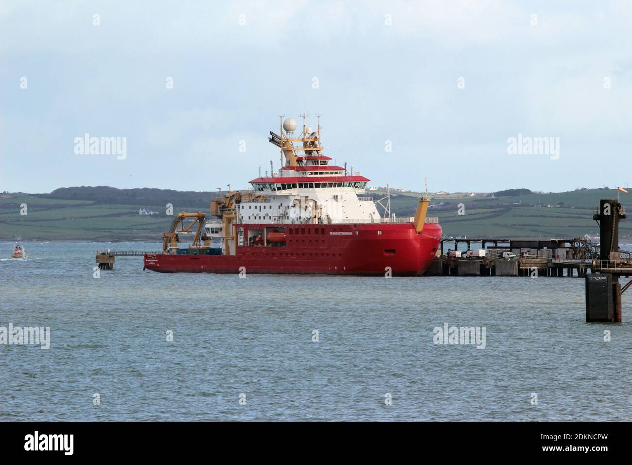 Le navire de recherche Sir RRS David Attenborough est amarré sur les quais de Holyhead à Anglesey, au pays de Galles. Le navire a terminé sa première série de tests techniques Banque D'Images