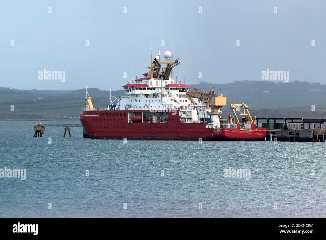 Le navire de recherche Sir RRS David Attenborough est amarré sur les quais de Holyhead à Anglesey, au pays de Galles. Le navire a terminé sa première série de tests techniques Banque D'Images